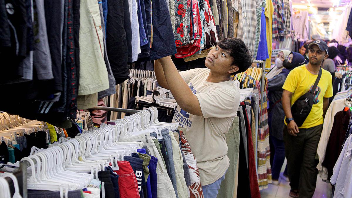 Tren Thrifting Jakarta Melesat Jelang 17 Agustus 2025